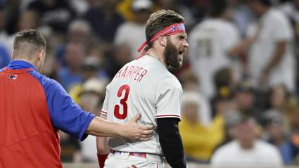 El lanzador que golpeó a Bryce Harper en la cara podría quedar en el roster de los Filis