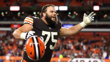 Los Browns reciben una actualización preocupante sobre Joel Bitonio a pesar de la petición de Todd Monken