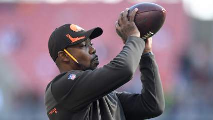 El nuevo coordinador defensivo de los Browns toma su primera gran decisión sobre el personal