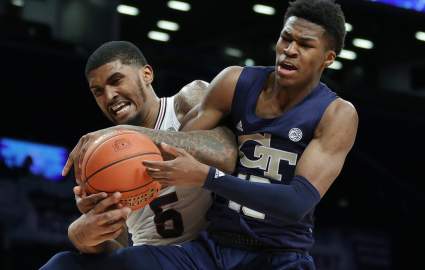 Los Lakers incorporan silenciosamente a un ex prospecto estrella a su equipo de desarrollo