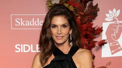 Cindy Crawford cumple 60 años: ¡mira sus 'impresionantes' fotos de cumpleaños y descubre qué estrellas le enviaron mensajes!