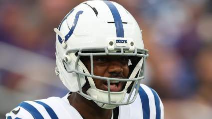 Los Rams realizan múltiples movimientos en una extensa actualización de su roster antes de la temporada baja