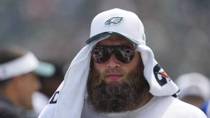 Los fanáticos de los Eagles tienen reacciones encontradas ante la decisión final de Lane Johnson sobre la temporada 2026 de la NFL.