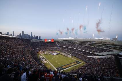 La disputa por el estadio de los Bears se intensifica mientras el gobernador de Indiana critica a la ciudad de Chicago.