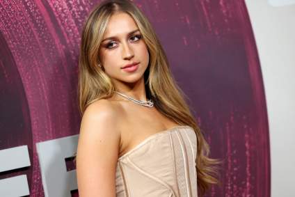 Tate McRae no desmiente las especulaciones sobre la relación con Jack Hughes