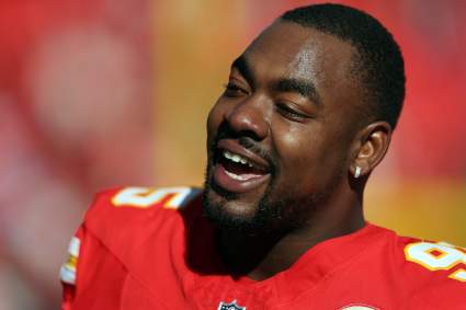 Chris Jones responde a un prospecto del draft que aspira a ser mejor que él