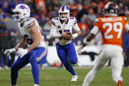 El entrenador en jefe de los Bills, Joe Brady, comparte información actualizada sobre la lesión en el pie de Josh Allen.
