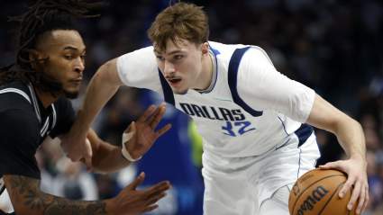 Cooper Flagg hace historia con un millón de dólares en medio de la preocupación por lesiones de los Mavericks