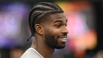 El mariscal de campo de los Browns, Shedeur Sanders, envía un regalo a Todd Monken en medio del debate sobre la titularidad.