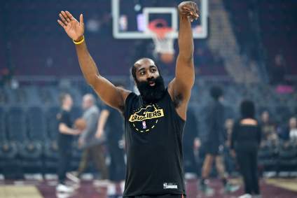 Los Cleveland Cavaliers anuncian el fichaje de James Harden antes del partido contra los Nets