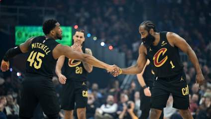 James Harden le da un gran impulso de confianza a los Cleveland Cavaliers