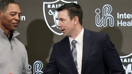 Una propuesta de intercambio alocada obliga a los Raiders a ceder su primera selección para obtener un quarterback de $230 millones.