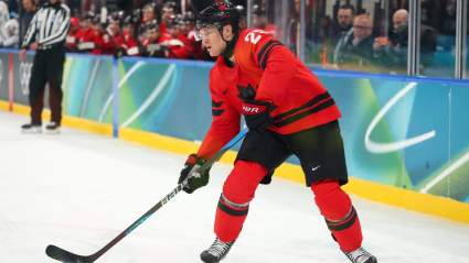 ¿Jugará Nathan MacKinnon en cuartos para el equipo de Canadá después de perderse la práctica?