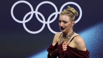 Amber Glenn llora tras el fracaso del programa olímpico