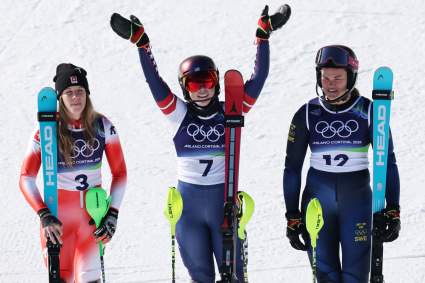 Mikaela Shiffrin gana una impactante medalla de oro y pone fin a la sequía olímpica