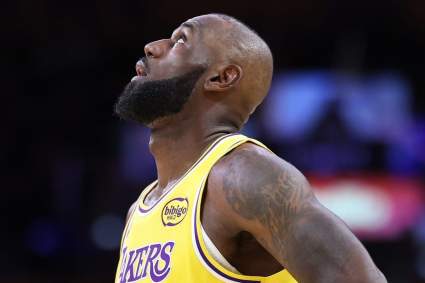 Los Lakers podrían dejar en la banca a LeBron James si la tendencia preocupante continúa