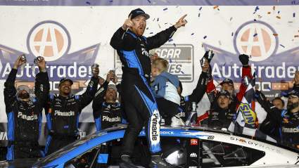 Tyler Reddick de NASCAR gana dos carreras consecutivas en Atlanta en doble tiempo extra