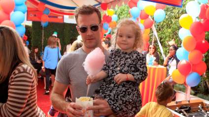 MIRA: James Van Der Beek cantando un dueto con su hija