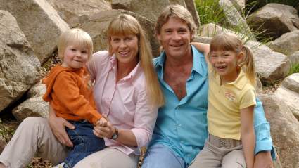 Lea los conmovedores homenajes de Bindi y Robert Irwin a su difunto padre Steve Irwin