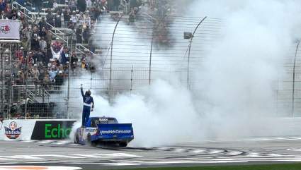 Carson Hocevar y Stewart Friesen de NASCAR se quedan cortos en la batalla contra Kyle Busch en la carrera de camionetas de Atlanta