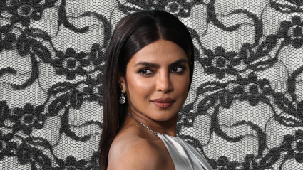 Priyanka Chopra luce un vestido transparente 'celestial' (y costoso) mientras canta como una pirata: FOTOS