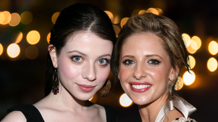 Sarah Michelle Gellar comparte un conmovedor homenaje a Michelle Trachtenberg un año después de su fallecimiento