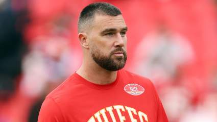 El entrenador en jefe de los Chiefs, Andy Reid, sorprende al revelar la noticia del retiro de Travis Kelce.