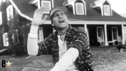 Una leyenda de la comedia hace una rara aparición en silla de ruedas en un festival de cine.