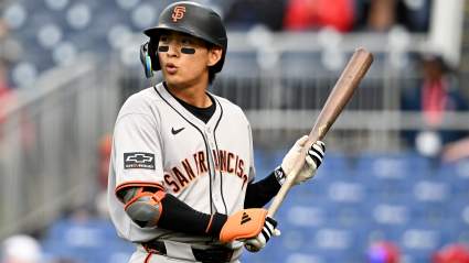 Jung Hoo Lee de los Gigantes trabaja para mudarse al jardín derecho