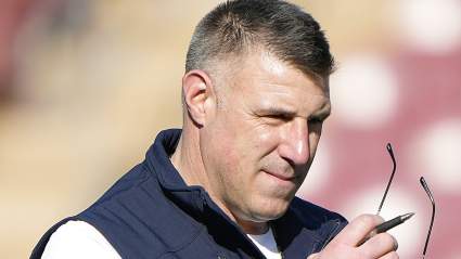 El entrenador de los Patriots, Mike Vrabel, envía un mensaje sobre las posibilidades de un intercambio de AJ Brown.