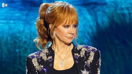 Reba McEntire llora a su "gran amiga" que la ayudó a convertirse en estrella