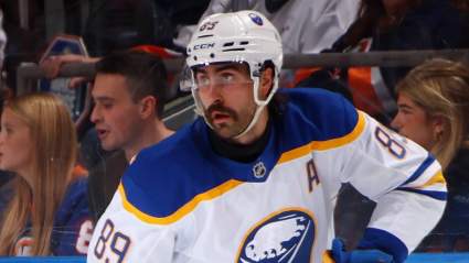 Rumores sobre los Sabres: La saga de Tuch se acerca al final