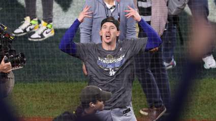 El ex as de los Dodgers consigue una nueva oportunidad con su rival de división