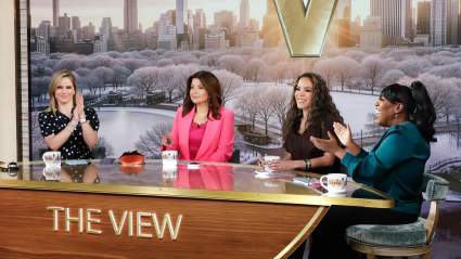 Los presentadores de 'The View' ofrecen una fuerte defensa a los comentarios virales sobre Timothée Chalamet.