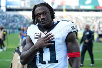 Los Bills se enfrentan a una respuesta difícil sobre los rumores de traspaso del receptor abierto de 96 millones de dólares.