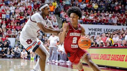 El escolta titular de Alabama fue arrestado cuatro días antes del inicio del torneo March Madness.