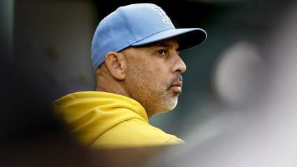 El lanzador de los Medias Rojas, que ganó $18 millones, reacciona a las malas noticias del mánager Alex Cora