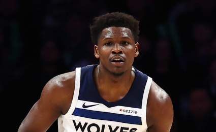 Los Timberwolves revelan su quinteto titular contra los Thunder tras la decisión de Edwards.