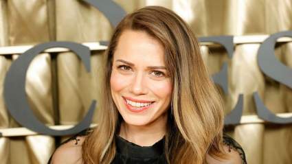 Bethany Joy Lenz celebra el "trabajo de sus sueños" con momentos inspirados en "Hope Valley 1874".