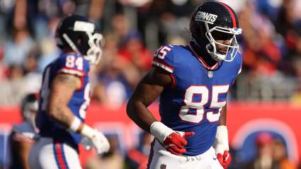 Los Gigantes renuevan contrato de un año con el veterano ala cerrada antes de la agencia libre