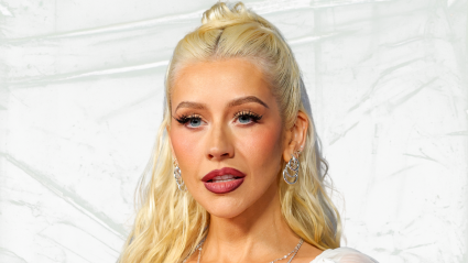 Las fotos de lencería de Christina Aguilera con envoltorio de plástico generan entusiasmo — "¿Qué estamos cargando… DÍGANME?"