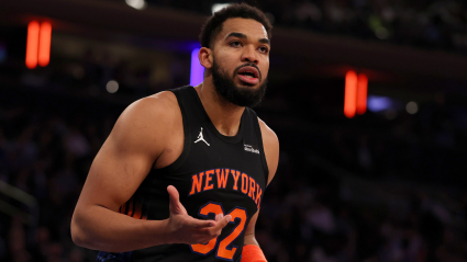 Karl-Anthony Towns, de los Knicks, es desafiado por un miembro del Salón de la Fama antes de los playoffs.