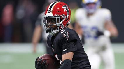 Los Giants firman un contrato de 10 millones de dólares con un ex receptor abierto que superó las 1000 yardas.