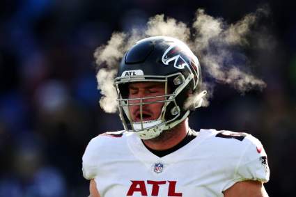Ex OL de los Falcons anuncia su retiro de la NFL