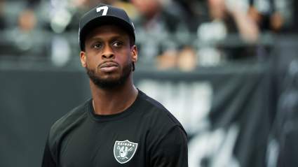 Un informante comparte una importante actualización sobre Geno Smith mientras la NFL espera la decisión de los Raiders sobre su quarterback.