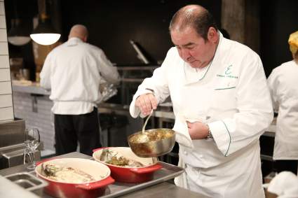 Lo único que no le gusta a Emeril Lagasse de los programas de cocina: una perspectiva refrescante.