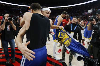 Los Golden State Warriors anuncian a Seth Curry antes del partido contra los Jazz