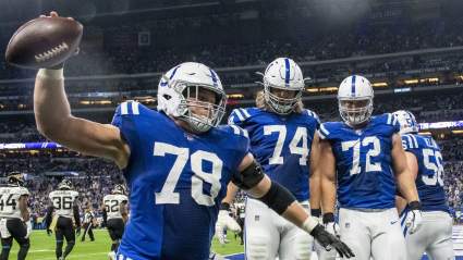 Ex Pro Bowl Center de los Colts se retira y recibe homenaje
