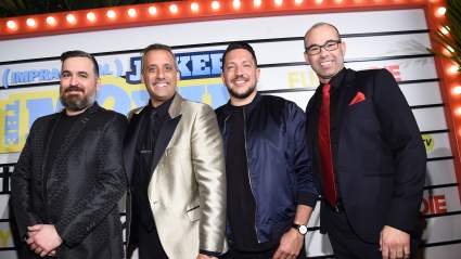 La estrella de 'Impractical Jokers' cumple 50 años y sus fans le rinden homenaje.