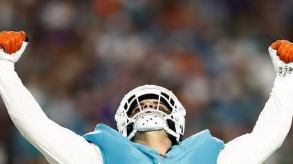 Se les dice a los Raiders que firmen como agente libre a un cazamariscales con 28 capturas de mariscal de campo en su carrera.